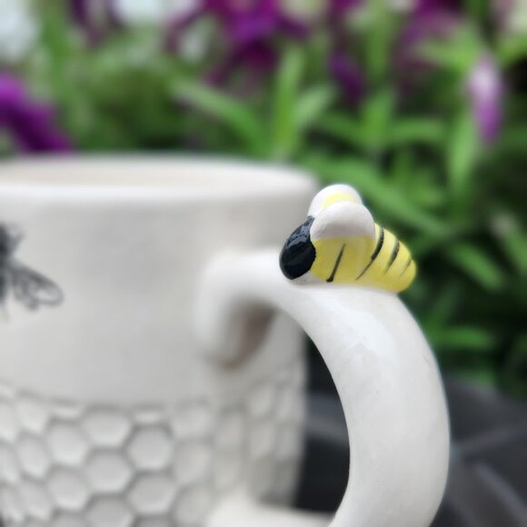 Honey Bee Queen Coffee Mug with Handle White Ceramic Honeycomb Honeybee Bees 5" - Picture 6 of 8